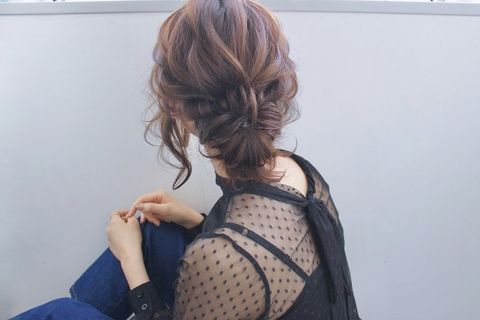 おしゃれで大人っぽいお呼ばれヘアアレンジ