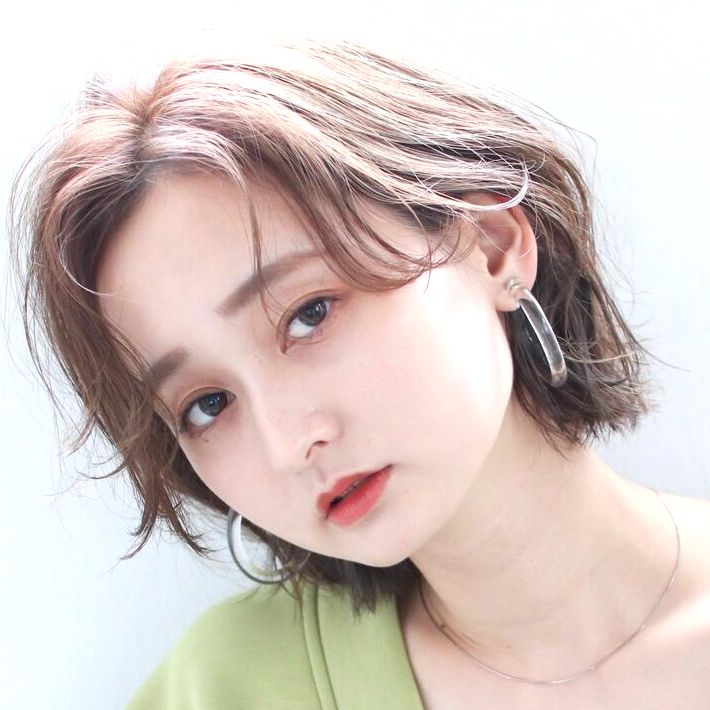肩上ボブで叶える大人ヘアスタイル 動きやパーマでアレンジ自在なおすすめの髪型 Folk