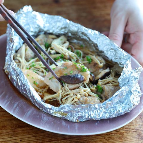 ガリバタ味♪鶏肉ときのこのホイル焼きレシピ