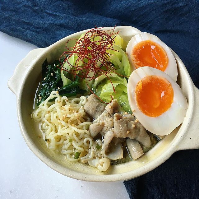 塩味の袋麺を豪華に！もつ鍋ラーメンレシピ