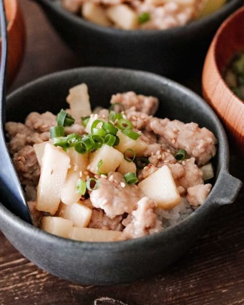 余ったひき肉でたけのこの味噌そぼろ丼