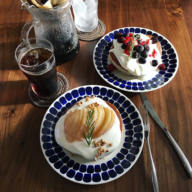 簡単♪桃のパンケーキとベリーのパンケーキ