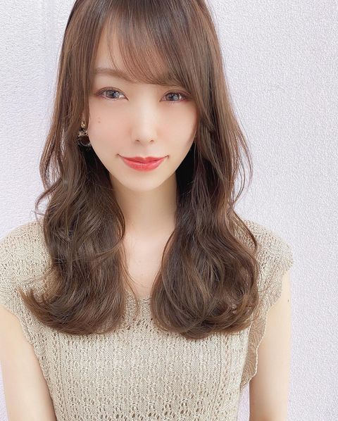 女性らしいミルクティーグレージュヘアカラー