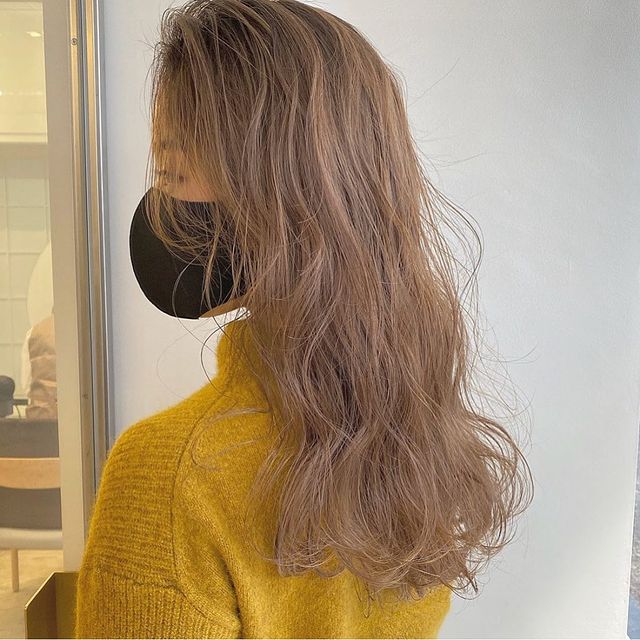 ベージュ強めのグレージュヘアカラー