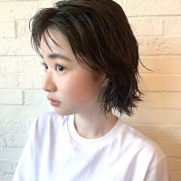 透明感のあるヘアカラーにしたいなら。「ダークグレー」のおしゃれな髪色カタログ