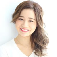 サイドアップで華やかに。正面でも横から見ても可愛い人気ヘアアレンジ集