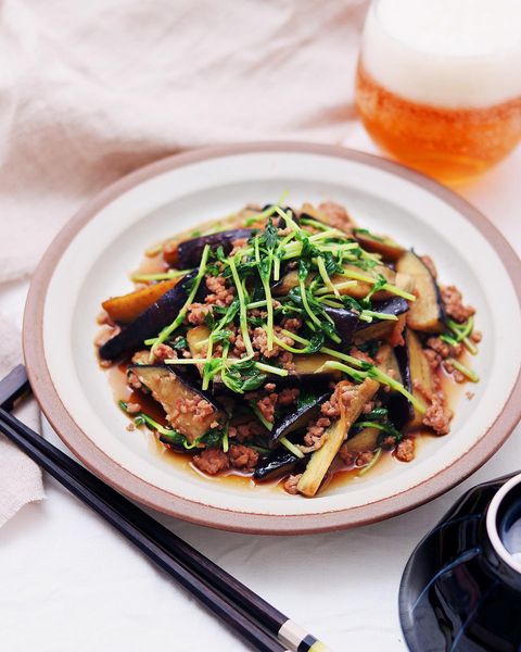 ご飯に合うナスと豆苗のひき肉炒め