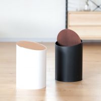 オブジェのように美しいゴミ箱。MOHEIM「SWING BIN」が追求するミニマムの世界