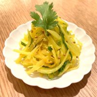 クセになる食感！青パパイヤのスパイス＆ココナッツ風味