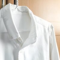 白シャツや白い服の黄ばみの落とし方！襟元の黄ばみもキレイに！