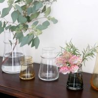 オブジェとしても成り立つ「フラワーベース」。植物を素敵に引き立てる！