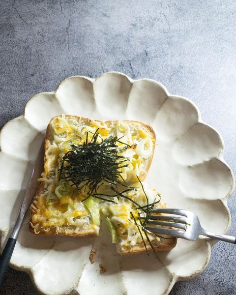 しょっぱい味わいが人気のしらすチーズトースト