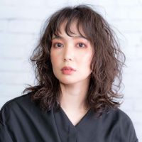 どんな「ウルフパーマ×ミディアム」が好み？似合うが見つかる、大人のヘアカタログ