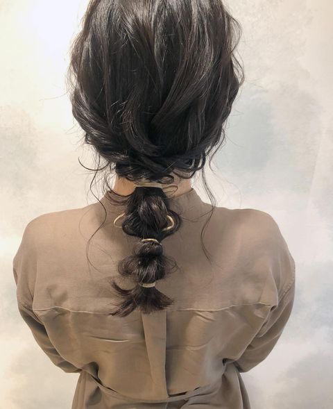 人気の紐使いが楽しめる簡単ヘアアレンジ