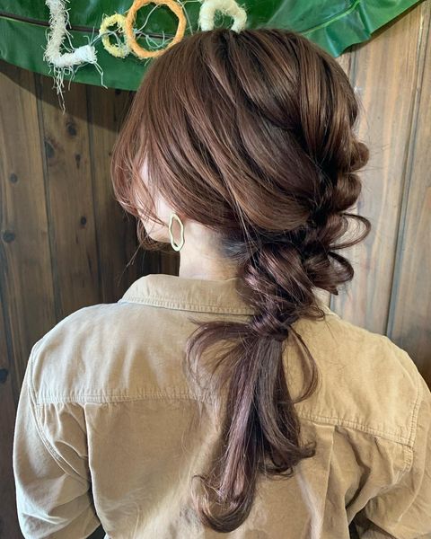 簡単でもこなれたセミロングのヘアアレンジ