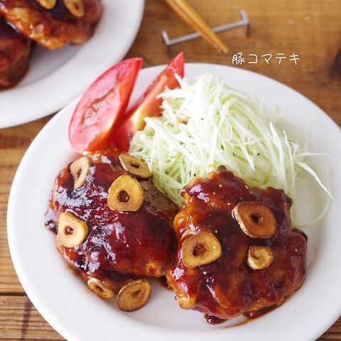 豚肉、にんにくチップ、トマト、キャベツ、トンテキ、ステーキ。