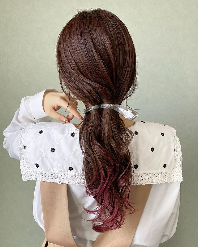 ゆるさがおしゃれなロングヘアアレンジ