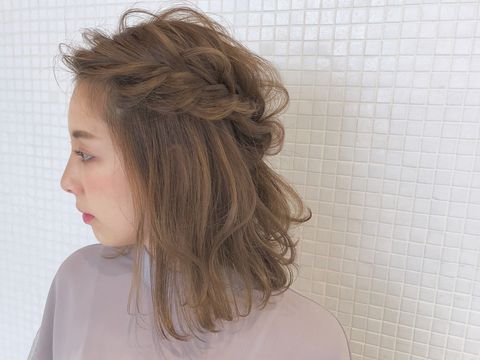 結婚式向けの小顔に見える前髪なしの髪型5