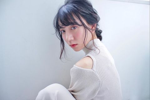 長くてもまとまるオフィス向けヘアアレンジ