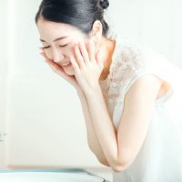 朝に洗顔しているけどする方がいいの？しない方がいいの？肌タイプ別に正解な洗顔方法も！