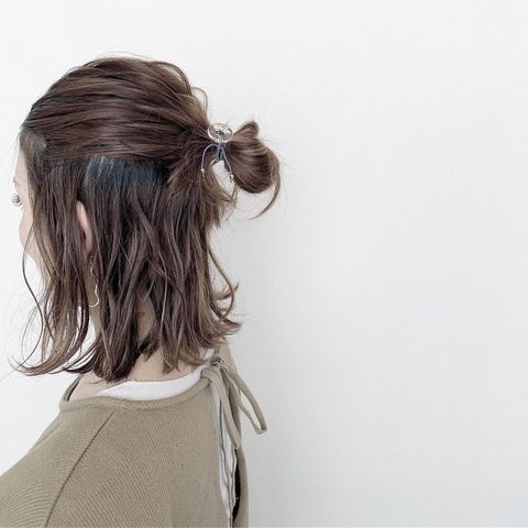 ゴムを隠したハーフアップヘアアレンジ