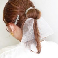 ミディアムヘアの簡単おしゃれなまとめ髪アレンジ集。前髪あり・なし別スタイル