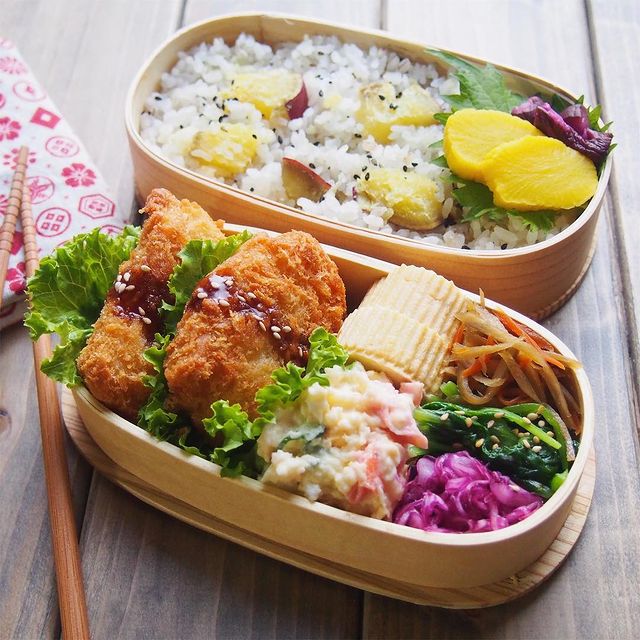 さつまいもごはんと海老カツの二段弁当