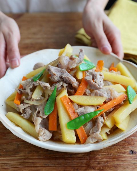 豚肉、人参、じゃが芋、絹さや、玉ねぎ、肉じゃが、煮物。