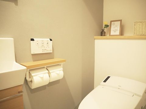 100均フレームで絵を飾ったトイレインテリア