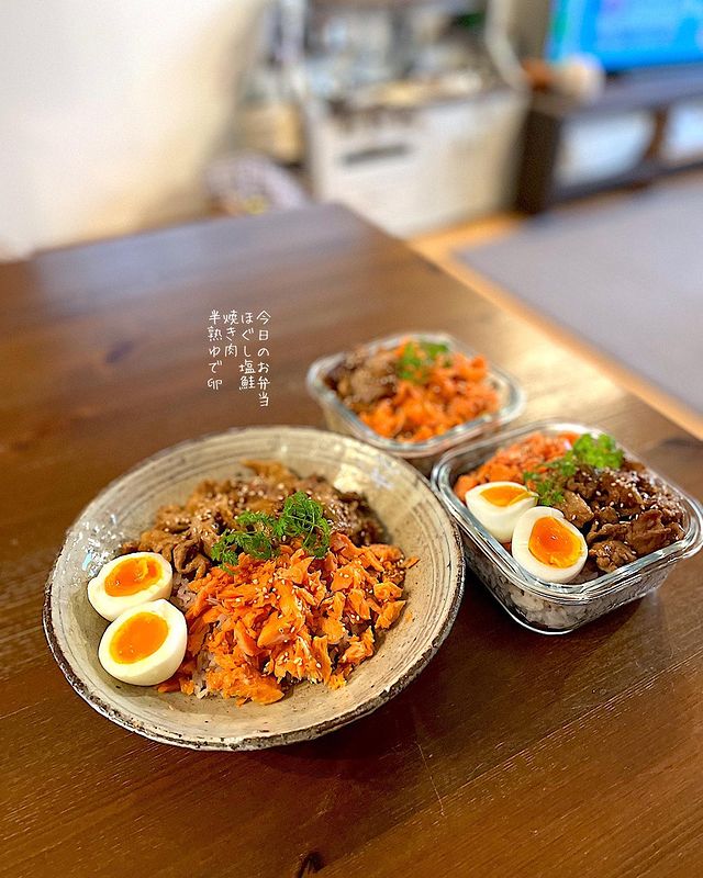 ボリューム満点の献立に！焼き肉とほぐし鮭2色丼のレシピ