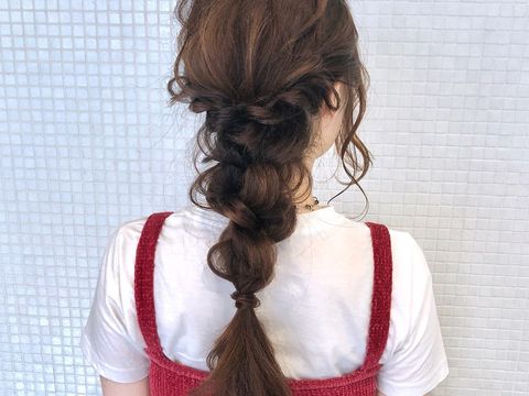 ボリューム感がある三つ編みヘアアレンジ