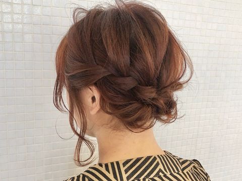 お呼ばれにもおすすめの三つ編みヘアアレンジ