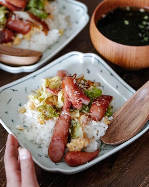 朝食にも◎絶品キャベたまウインナー丼