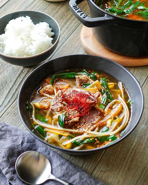 野菜たっぷり骨付き牛カルビのスープレシピ