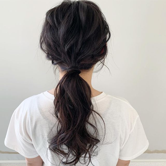 ねじるだけでできる簡単黒髪ヘアアレンジ