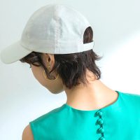 シンプルでデイリー使いに◎涼しげな〈URBAN RESERCH〉の綿麻キャップ