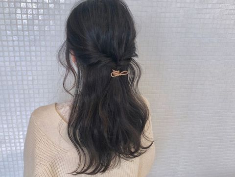 簡単でこなれ感がある黒髪ヘアアレンジ