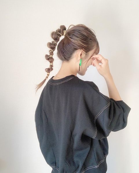 毛束がすっきりとまとまる夏のヘアアレンジ