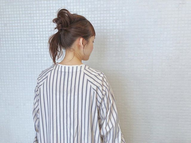 日常使いしやすい大人の簡単アップヘア