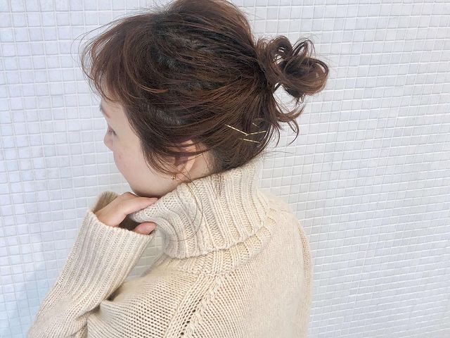 後れ毛がキュートな大人の簡単アップヘア