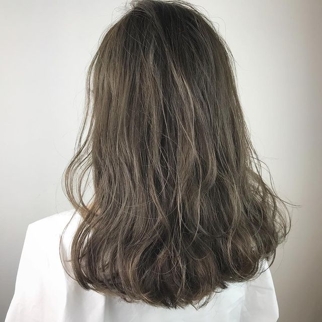 立体感が出る秋のトレンドヘアカラー