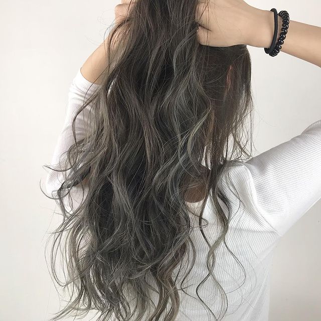 大人の悩みを解消する秋のトレンドヘアカラー