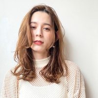 ロングに合うトレンドのヘアカラーに挑戦しない？2022秋のおしゃれな髪色はこれ