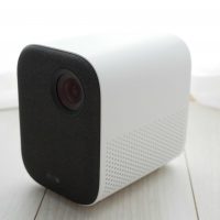 コレ1台でおうち映画館が完成。初プロジェクターにも最適の「Mi Smart Projector2」をご紹介