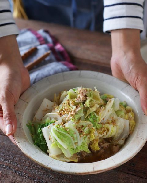 白菜、ツナ、かつお節、麺つゆ、和え物、副菜。