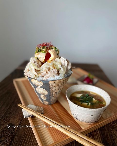 新玉ねぎと豚の塩しょうが焼丼