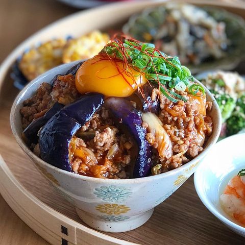 麻婆キムチなす丼