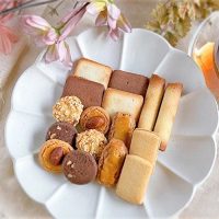 選ばれている「おすすめの菓子折り」12選。贈るシーン別の選び方・マナーもご紹介