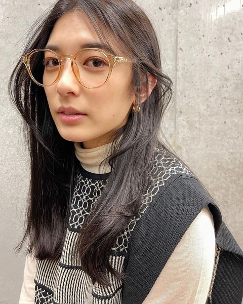 定番人気の無造作ロングヘアスタイル