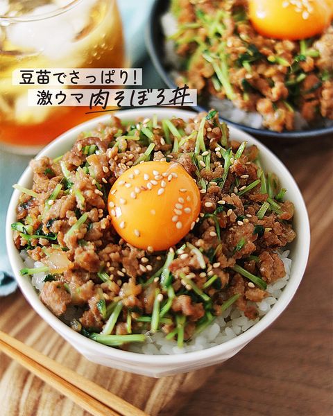 豆苗でさっぱりの肉そぼろ丼レシピ